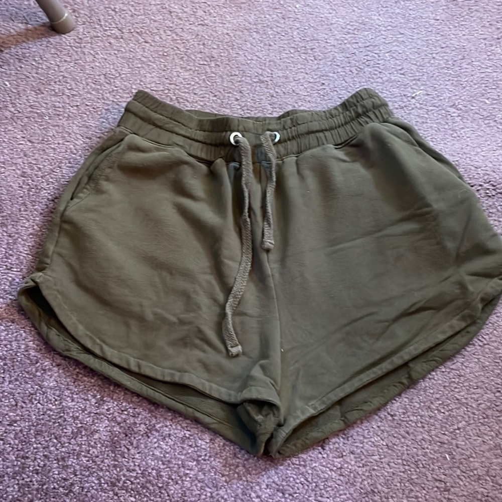 olive green high waisted shorts